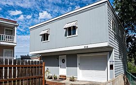 Peak Haven: 2Br Mountain View